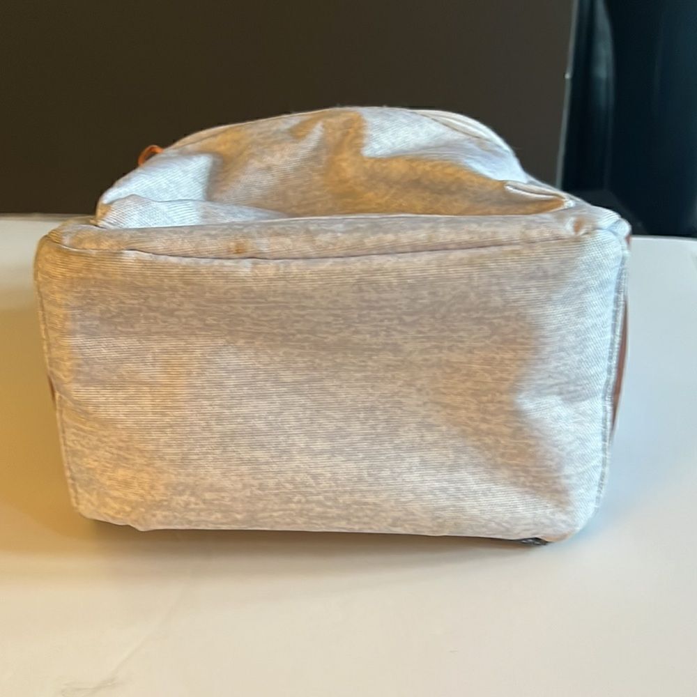 Small Adidas Backpack. Excellent Condition Gray and Copper - Picture 6 of 7